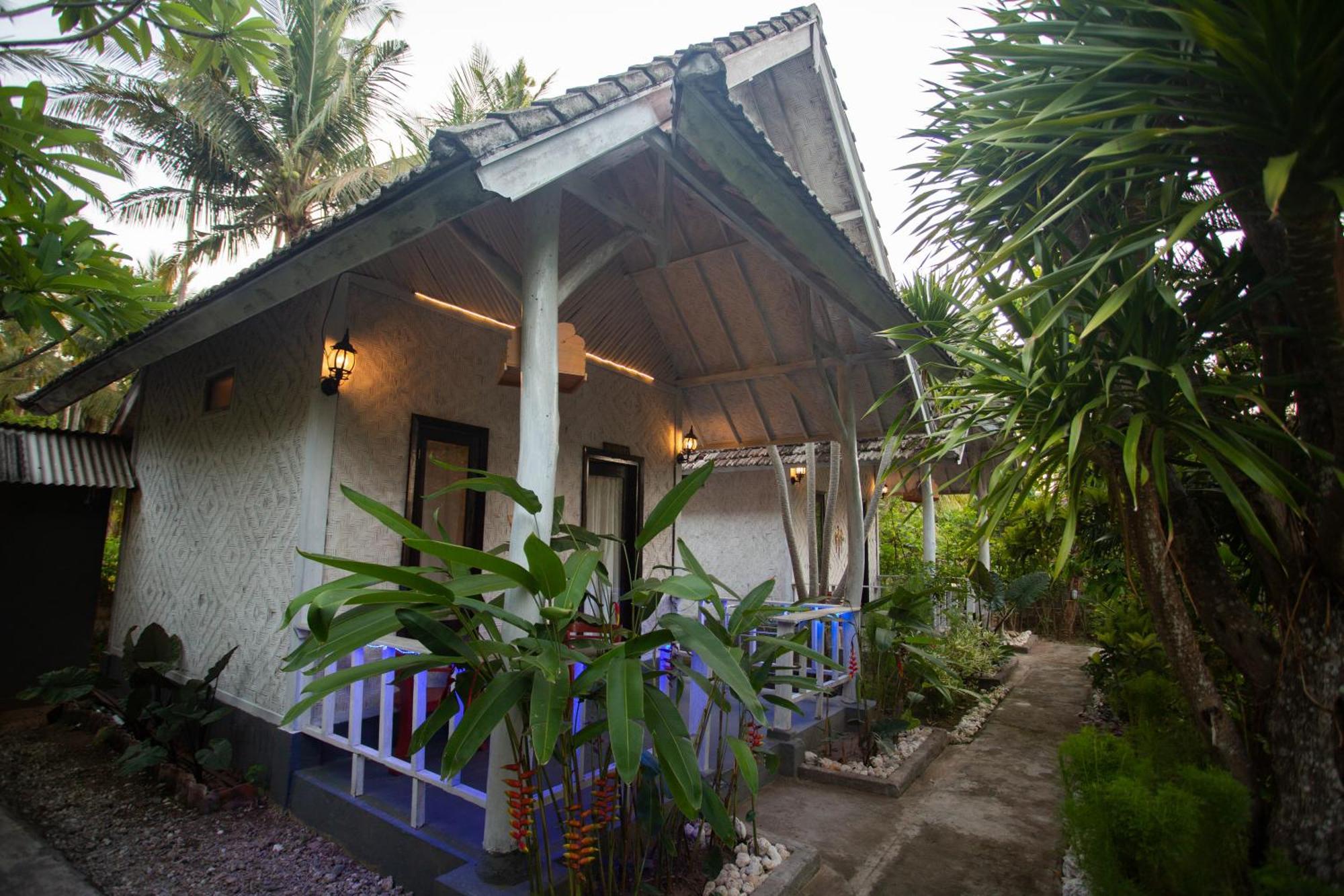 Fullmoon Bungalows Toyapakeh Extérieur photo